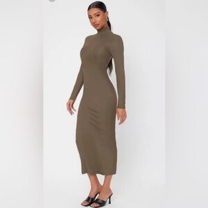 H&M Women’s size M olive green mock  neck midi dress‎